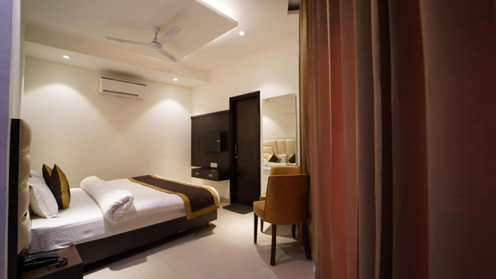 Hotel Avi Inn อัมริตสา ภายนอก รูปภาพ